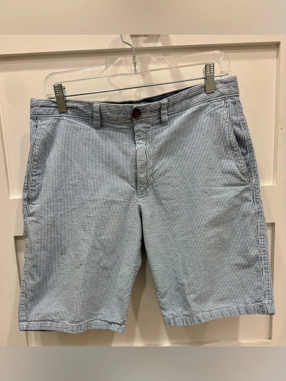 Banana Republic Men's Seersucker Stripe Shorts - Blue & White